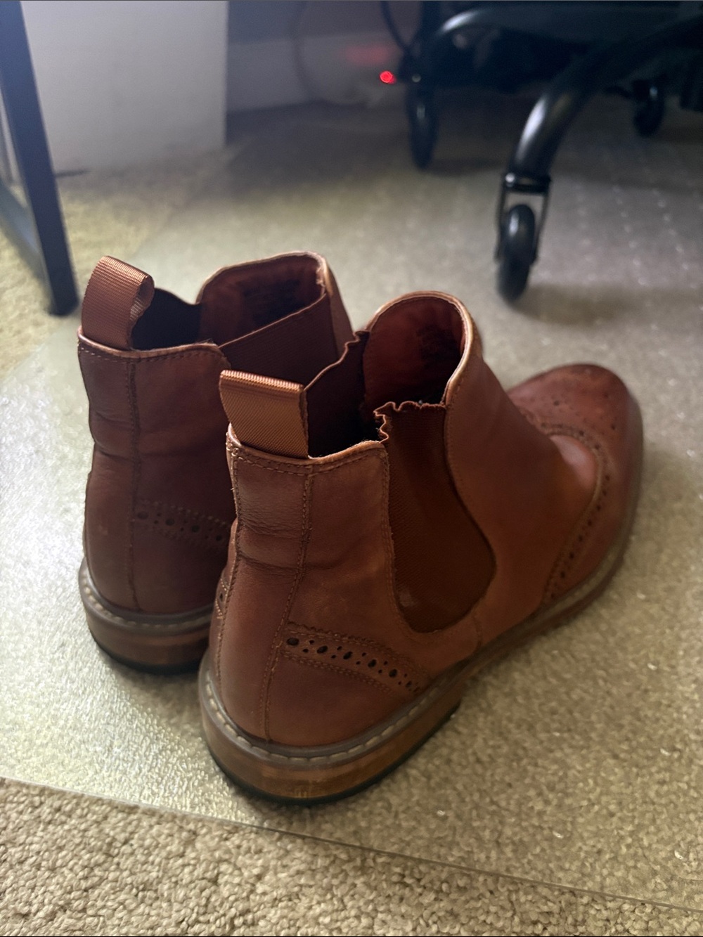 Florsheim Leather Wingtip Chelsea Boots - Picture 3 of 6